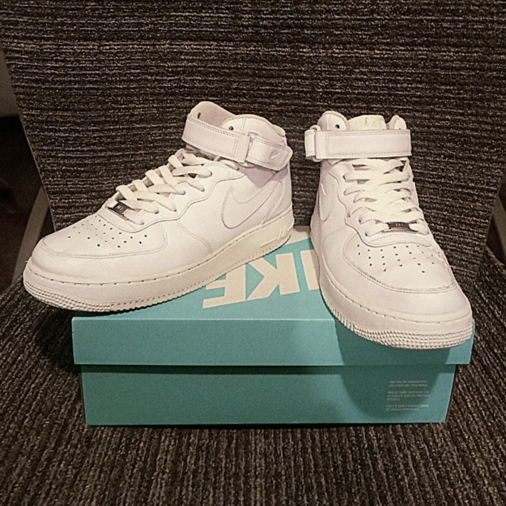 Nike Air Force 1 High '07 white on white size 9 mens